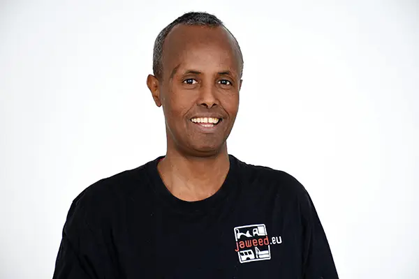 Mohamed Abukar Osman, Werkstatthelfer bei Jaweed